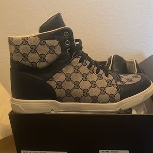 Mens Gucci Sneakers. Original G print in Canvas & Navy. Size 9. New, worn once